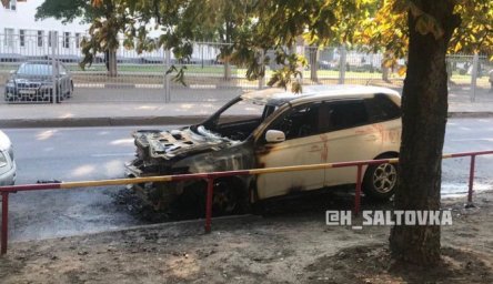 Ночью в Харькове сгорел автомобиль