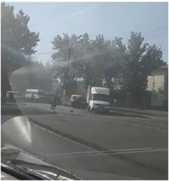 В Мелитополе во время движения загорелся грузовик. Появилось видео
