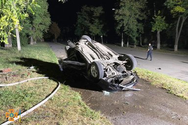 В Каменском перевернулся автомобиль