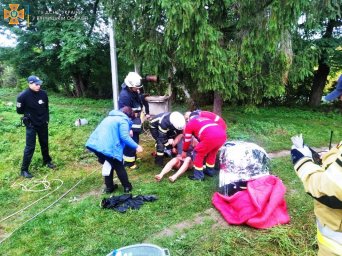 В Винницкой области из колодца спасли мужчину. Появилось видео