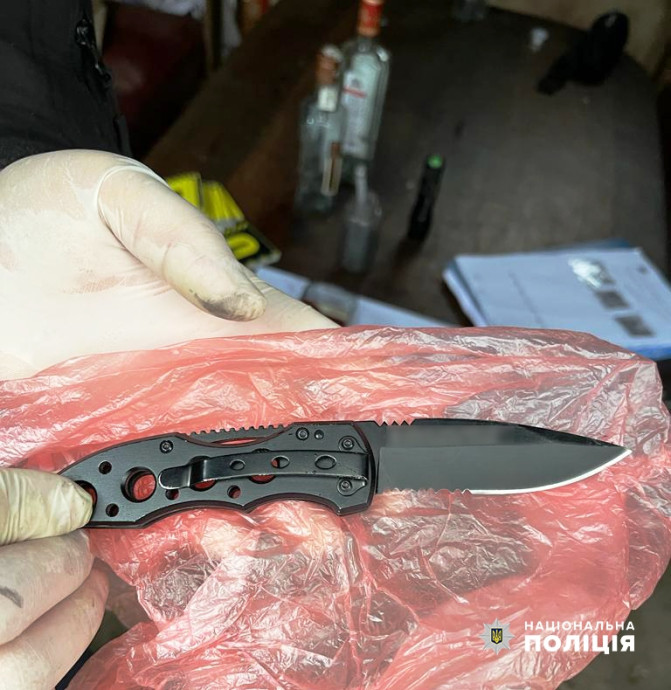 У Чернівцях за нанесення ножового поранення затримано чоловіка. З’явилось відео