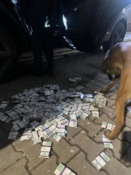 Прикордонники на кордоні з Румунією виявили авто запаковане сигаретами. З'явилося відео