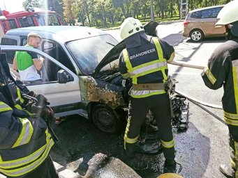 В Киеве на ходу загорелся автомобиль