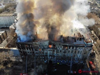 Масштабный пожар в Одессе. Появилось видео
