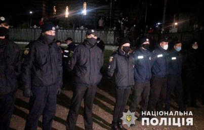 В Черновицкой области полиция предотвратила религиозный конфликт. Появилось видео