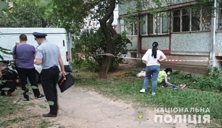 В Харькове мужчина сорвался с балкона. Появилось видео