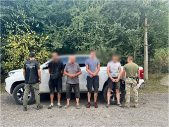 З’явилося відео. Прикордонники затримали чергову групу порушників з провідниками на Закарпатті