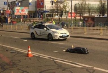 В Киев на бульваре Перова автомобиль насмерть сбил пешехода