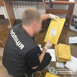 На Кіровоградщині злочинне угруповання виготовляло та збувало підроблені документи. З'явилося відео