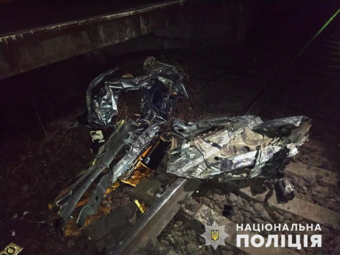 В Одесской области столкнулись автомобиль и товарный поезд