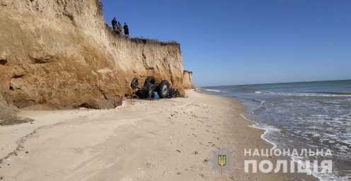 В Одесской области с обрыва упал трактор