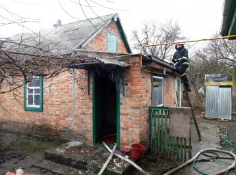 При пожаре в Гребенке погибла женщина