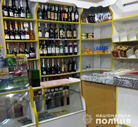 В Мирнограде мужчина ограбил женщину