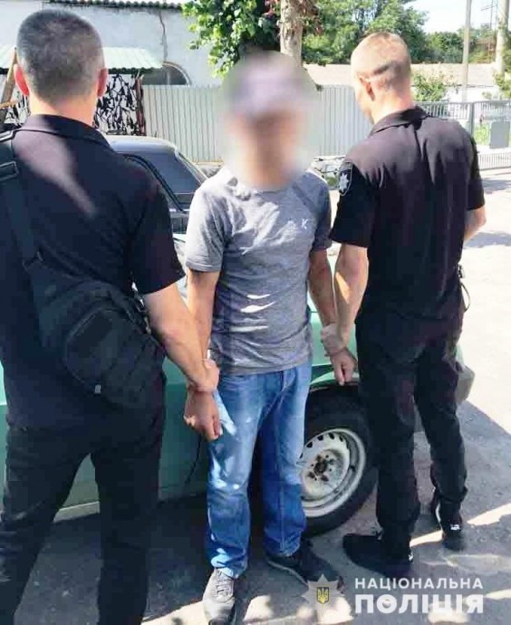 В Винницкой области мужчина вонзил отвертку в грудь соседу