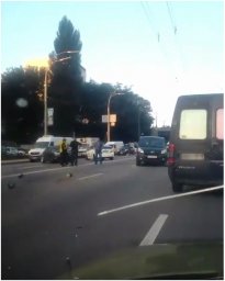 Появилось видео серьезного ДТП в Киеве. Есть пострадавшие