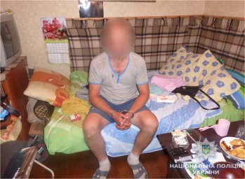 В Киеве мужчина ударил жену ножом. Появились фото