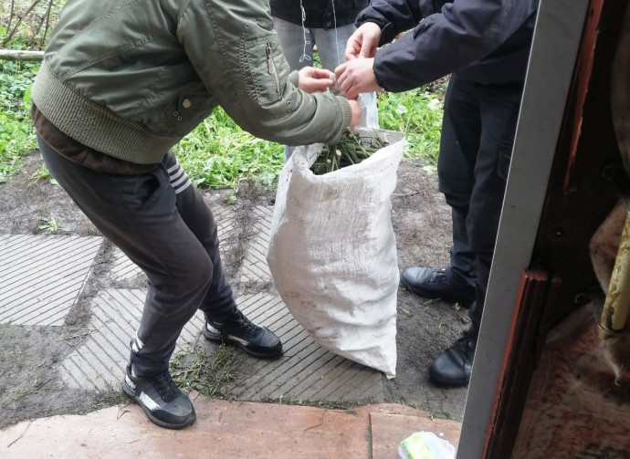 В Сумской области у мужчины изъяли наркотики