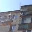 У Миколаєві трохи не загинув чоловік, котрий висів на балконі зачепившись ногами
