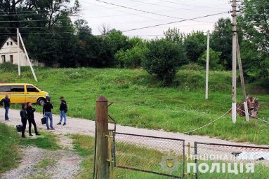 В Хмельницкой области мужчина бросился на полицейских с ножом