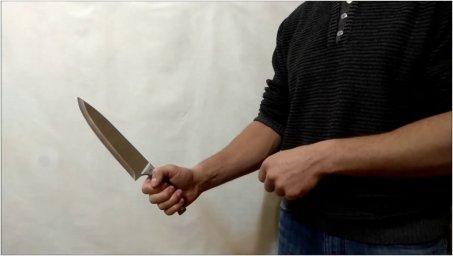 В Петропавловской Борщаговке под Киевом во дворе дома найден труп мужчины