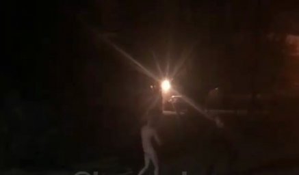 В Днепре на Слобожанском проспекте к людям приставал голый мужчина