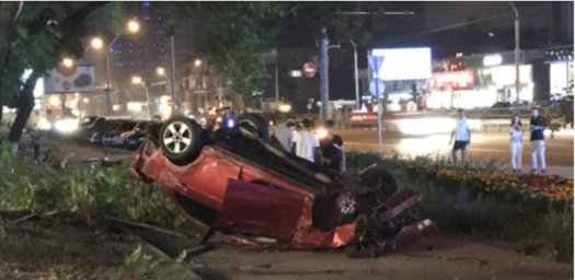 В Киеве произошло пьяное ДТП с опрокидыванием. Есть пострадавшие
