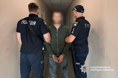 У Дніпрі чоловік відкрив стрілянину на вулиці, де перебували діти, та поранив жінку