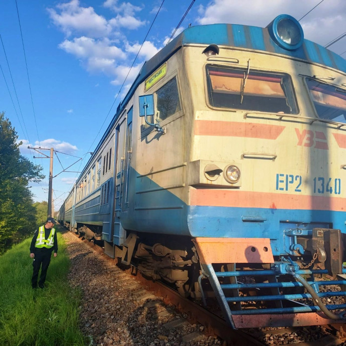 У Рудному потяг збив людину