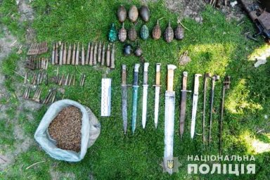 В Тернопольской области у мужчины изъяли арсенал оружия. Появилось видео