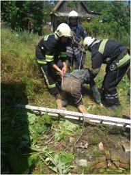 В Запорожье спасли мужчину, упавшего в пустой 20-метровый колодец