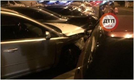Появилось видео масштабного ДТП в Киеве