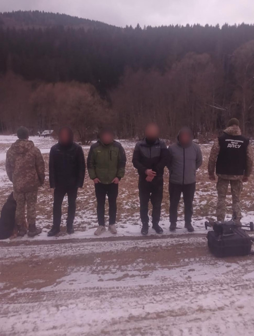 Прикордонники на кордоні з Румунією затримали трьох порушників. З’явилося відео