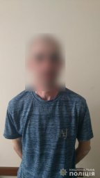 В Белополье мужчина ударил юношу ножом