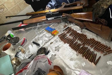 В Тернопольской области у мужчины изъяли арсенал оружия В Тернопольской области у мужчины изъяли арсенал оружия