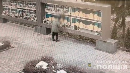 У Козятині вчинив наругу над меморіальним комплексом загиблих захисників. З'явилося відео