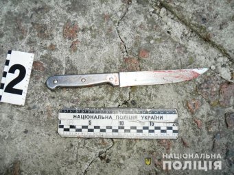 В Конотопе мужчина ударил ножом приятеля