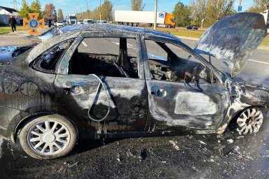 В Днепре на ходу загорелся легковой автомобиль