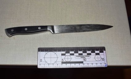 В Києві жінка вдарила чоловіка ножем