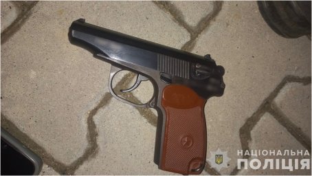 В Ужгороді чоловік відкрив стрілянину на території житлового комплексу