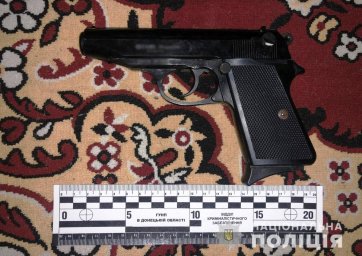 В Торецке у мужчины изъяли арсенал оружия и боеприпасов