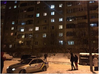 Во Львове 16-летний юноша выпал из окна 6 этажа. Появилось видео