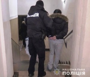 В Киеве мужчина убил знакомого и выпрыгнул в окно. Появилось видео