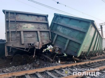 В Кривом Роге с рельсов сошла часть товарного состава