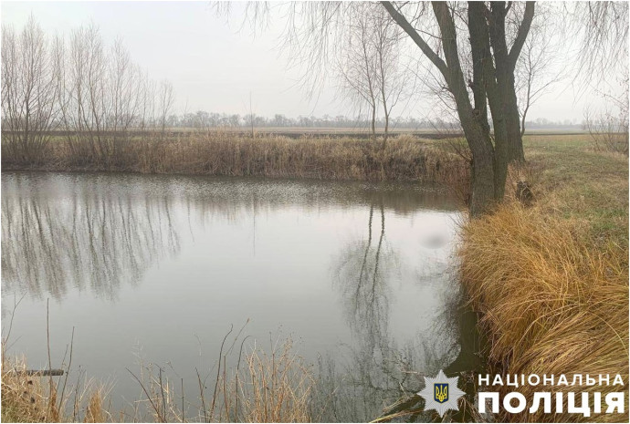В селі Тарасівка у водоймі виявлено тіло чоловіка без ознак життя