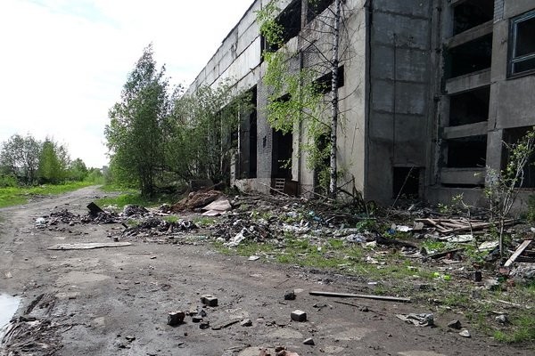 В Краматорске ребенок прыгнул с заброшенного здания