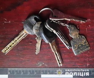 В Одессе несовершеннолетняя девушка совершила разбойное нападение на пожилую женщину. Появилось виде