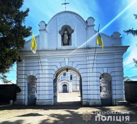 В Шаргороде мужчина ограбил костел. Появилось видео