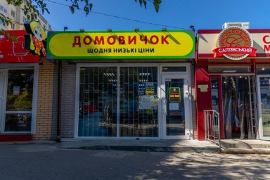 В Днепре на пороге магазина скончался мужчина. Появилось видео