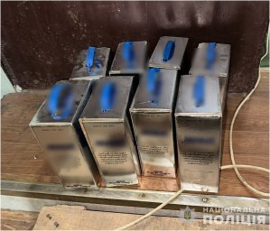 У Дніпрі на одному з ринків вилучили нелегальні цигарки та алкоголь на мільйон гривень. З’явилося ві