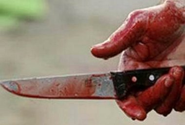 В Снежном женщина ударила сожителя ножом